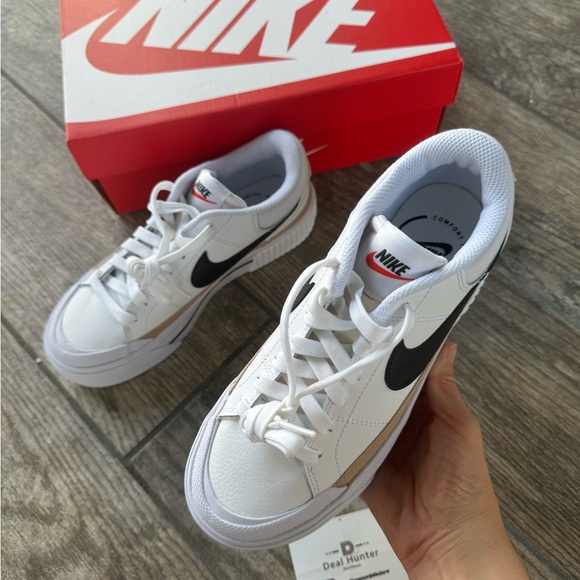 Nike White and Black Women's Sneakers - Picture 7 of 15